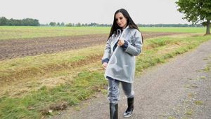 Unser neues Model Miss Amira in Regatta Nylon und tranparentem Regenanzug