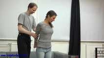 Escape artist Senta in problems