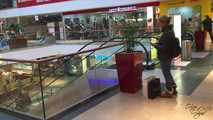 Bondage in Public: Einkaufscenter