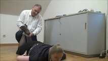Mara - New prisoner in the office Teil 6 von 8