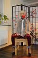 Miss Francine wird in einem heißen Lackoutfit und einem transparenten Regenmantel gefesselt und mit Ballgag und Tape geknebelt