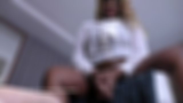 Custom: Foot fluff feeding time