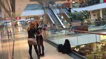 Bondage in Public: Einkaufscenter