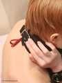Alice Lee - Nettes rothaariges Mädchen Alice Lee spielt eine Self-Bondage-Szene
