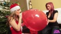 210 Steffi & Nathalie under the christmas tree