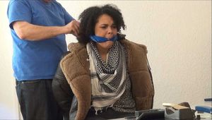 Kyra - Überfall im Büro Teil 2 von 8