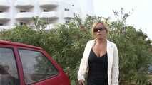 023101 Ewa Pees In The Hotel Car Park