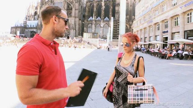 STRASSENFLIRTS 81 Vicky Sun