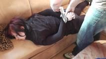 Lucy findet handschellen