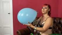 Blow2pop a blue and a green U14 balloon