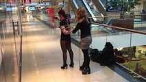 Bondage in Public: Einkaufscenter
