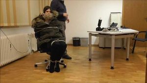 Romina - Überfall im Büro Teil 4 von 8