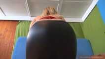 Milena's ass-dance on the slave
