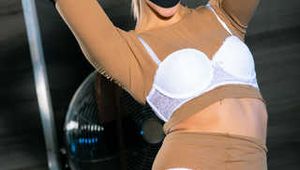 Naomi Bennet ist die perfekte Strumpfhosenhure (302 Bilder)