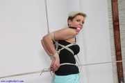 Elbow tied in the frame