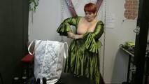 Kleid der O anziehen