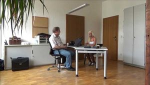 Melina - Die diebische Praktikantin Teil 1 von 5