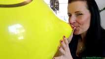 Blow2Pop yellow Tuftex 17"