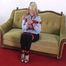 Silvia auf dem sofa mit klebeband gefesselt 2/2
