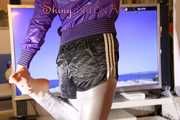 Mara during her workout wearing a sexy silber leggings and a nlack shiny nylon shorts over it as well as a purple rain jacket (Pics)