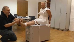 Paula - Hochsicherheitsgefangene im Büro Teil 7 von 9