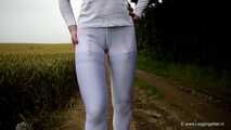 Strapse unter weißer Leggings