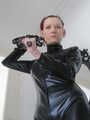 Herrin Nycky im schwarzen Catsuit