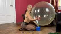 Sexy pumppopping five balloons