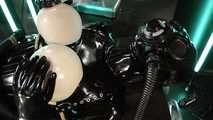 Madame Zoe - Extreme Benutzung der verschlauchten Gummipuppe 