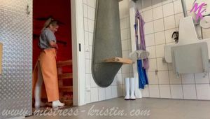 Clip #017 Washing day - how I scrub my pig with a brush