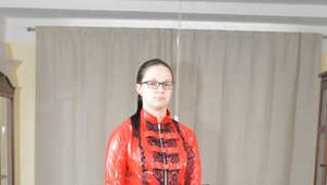 Gefesselt als Hausmädchen