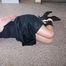 Hogtied im schwarzen Kleid