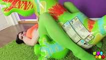 33 Jasmin's and her cheeky lizard