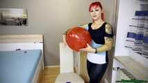 sit2pop B12 and B14 in black leggings on the chair