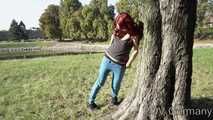 Elen totally wasted in public