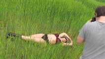 Soraya in dessous outdoor 1/2