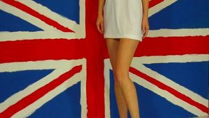 Barfuss Luftballons aufblasen