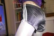 Mara during her workout wearing a sexy silber leggings and a nlack shiny nylon shorts over it as well as a purple rain jacket (Pics)