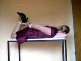 Ich versuche mich aus einem Hogtie zu befreien