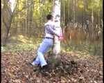 Affable - mysteriöse Bondageszene: Lust im Wald (video)