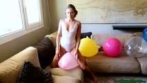 sexy sitpopping in negligee