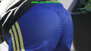 Watch Sandra on Inliner with her shiny nylon Shorts