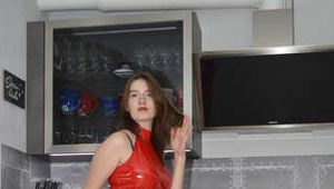 Miss J testet einen K-Way Regenanzug