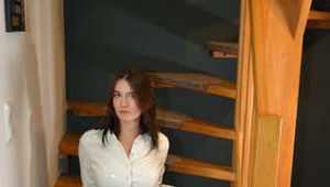 Sekretärin Miss J wird gefesselt und geknebelt