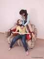 Alexa & Satisfaction Girl - Verführerische Selbst-Bondage Schönheiten posieren zusammen auf einem Stuhl