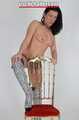 Eve Gagging im Fotostudio