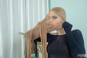 Kira goes mad for pantyhose (305 images)