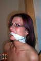In Ketten und Cleave-Gagged