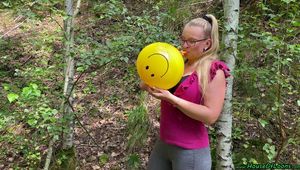 Blow2Pop huge BSA 17" *smiley* in the forest