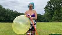 outdoor doublelift pump2pop five balloons